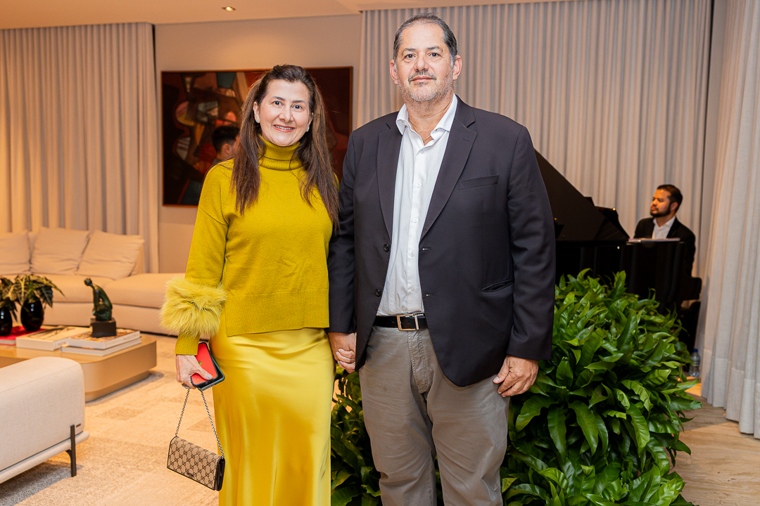Niki Tzemos e Rogério Meneguim