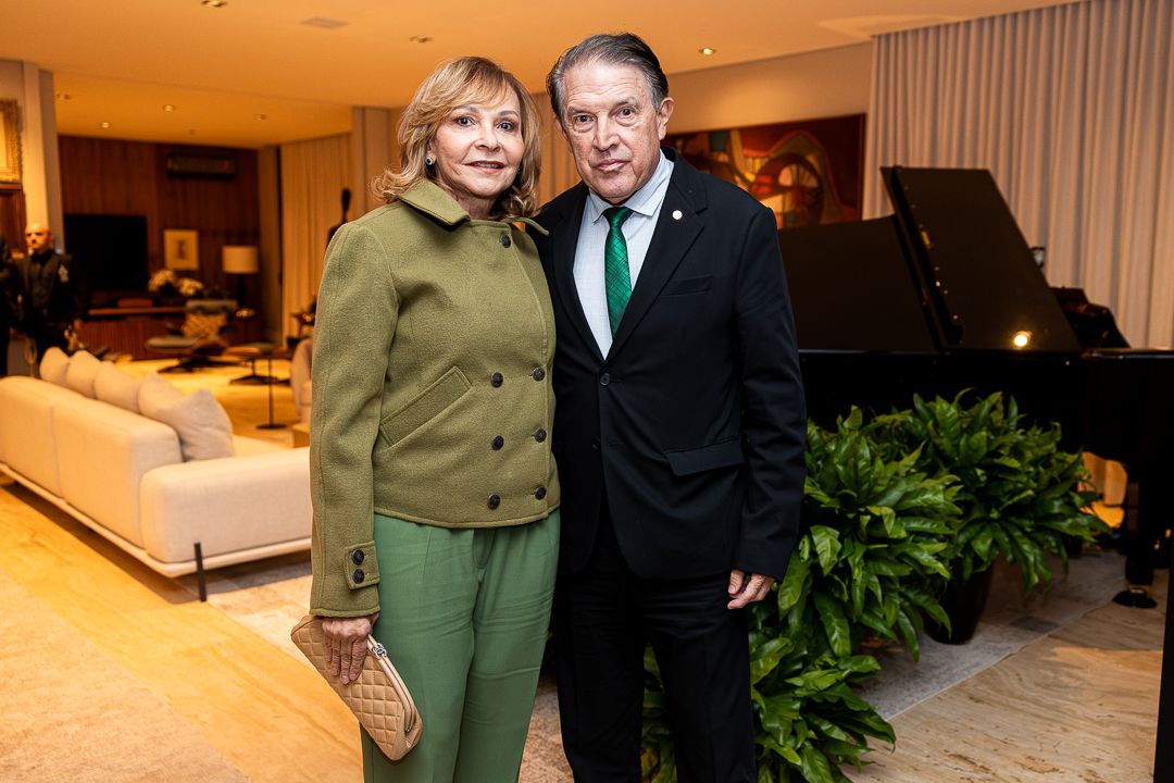 Sanzia e Agaciel Maia