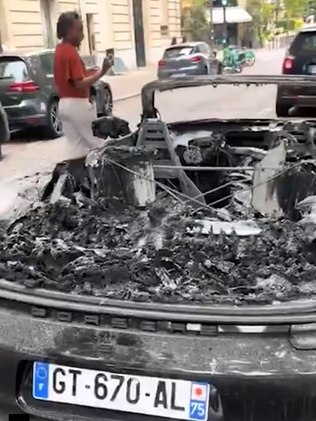 veículos incendiados e destruidos após ataques de vandalismo em paris