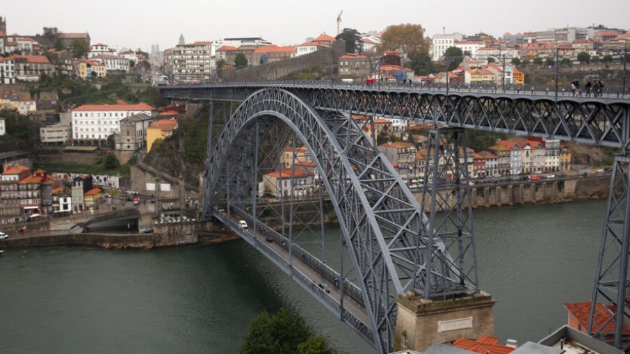 Uma das vítimas saltou da tradicional ponte Ponte Luís I Uma das vítimas saltou da tradicional ponte Ponte Luís I