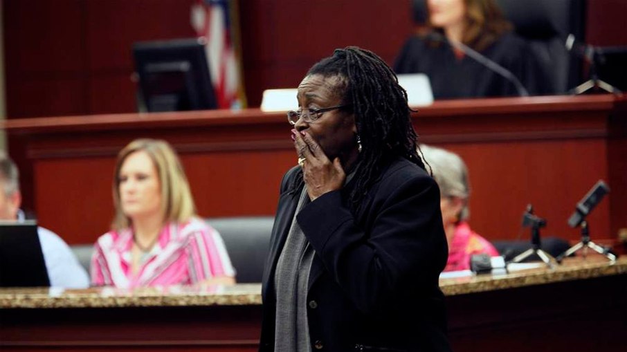 Katherine Stinney-Robinson, irmã de George Stinney Jr., durante tribunal que innocentou 70 anos depois o seu irmão. Katherine Stinney-Robinson, irmã de George Stinney Jr., durante tribunal que innocentou 70 anos depois o seu irmão.