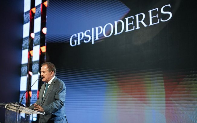 Com o mote Destrava Brasil, GPS|Poderes retorna à residência do economista Fernando Cavalcanti Com o mote Destrava Brasil, GPS|Poderes retorna à residência do economista Fernando Cavalcanti
