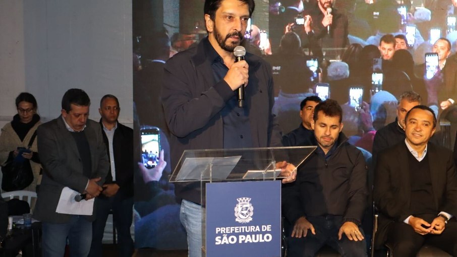 Prefeitura de São Paulo entrega 1.224 títulos de posse a moradores da Zona Leste Prefeitura de São Paulo entrega 1.224 títulos de posse a moradores da Zona Leste