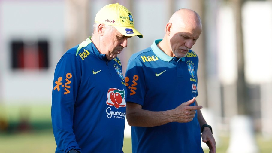 Ancelotti esboçou o time titular do Brasil que pegará o Equador Ancelotti esboçou o time titular do Brasil que pegará o Equador