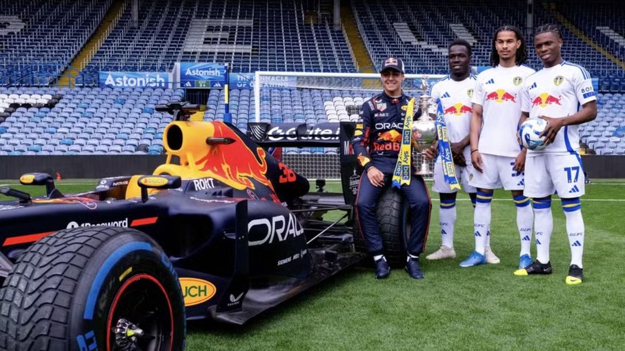 Jogadores da Premier League competem contra carro de F1 Jogadores da Premier League competem contra carro de F1