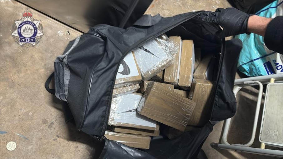 Polícia disfarçada frustra entrega de 30 kg de cocaína Polícia disfarçada frustra entrega de 30 kg de cocaína