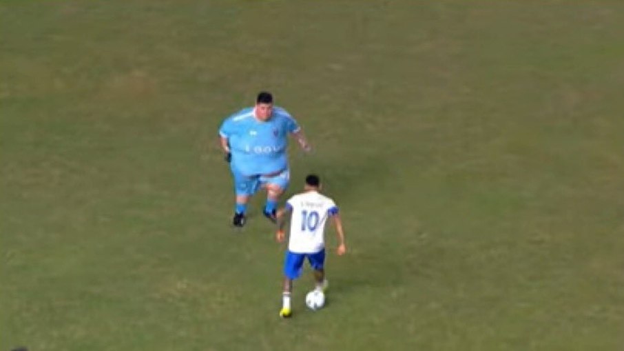 Neymar pedalou e deu uma caneta no influencer Neymar pedalou e deu uma caneta no influencer