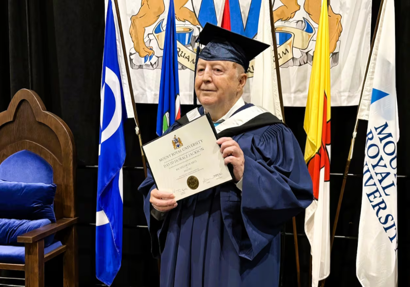Idoso se forma aos 76 anos na faculdade e se matricula em novo curso: “nunca é tarde para aprender” Aos 76 anos, o idoso David, do Canadá, terminou a faculdade e já se matriculou em um outro curso. - Foto: CTV News