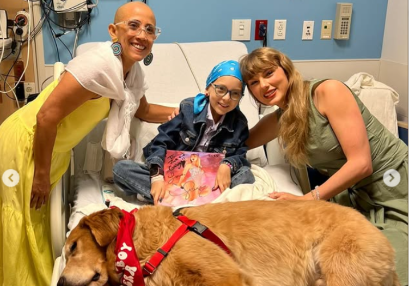 Taylor Swift faz visita surpresa para crianças internadas em hospital na Flórida; vídeo A estrela pop Taylor Swift mudou a rotina de um hospital nos EUA com uma visita surpresa a crianças internadas. Levou esperança e empatia. - Foto: @joedimaggiochildrenhospital