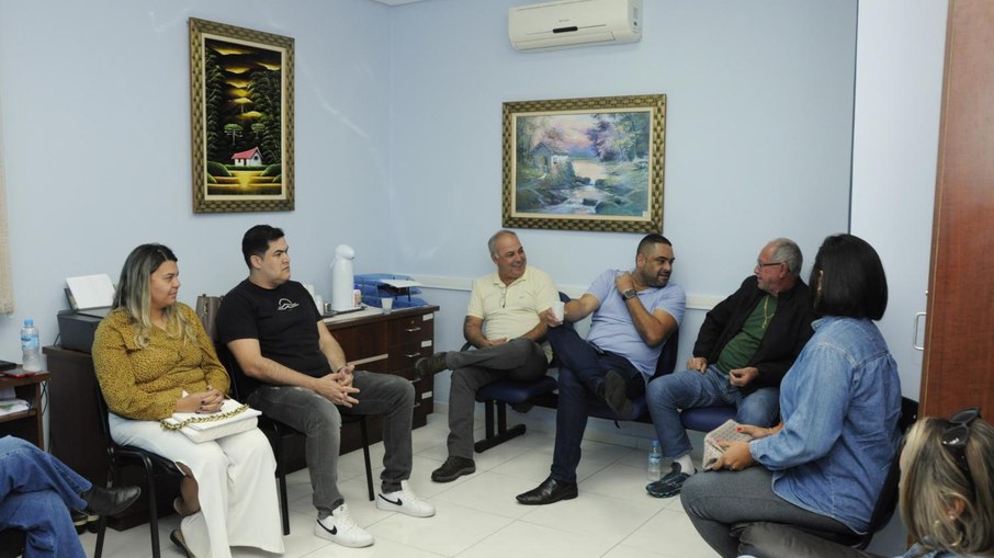 Na manhã desta segunda-feira (14), vereadores da Câmara Municipal de Aparecida se reuniram para tratar do impasse Na manhã desta segunda-feira (14), vereadores da Câmara Municipal de Aparecida se reuniram para tratar do impasse