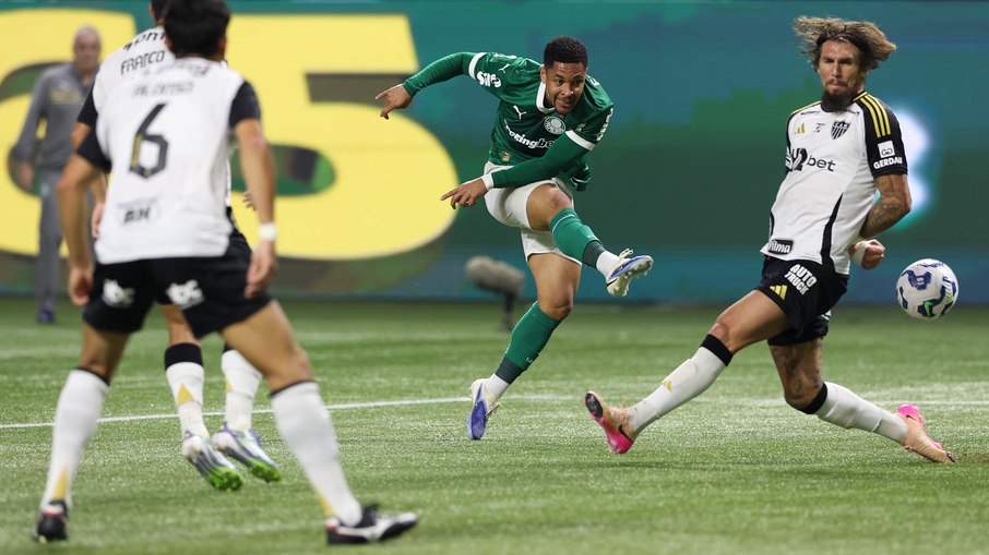 Palmeiras supera Atlético e vence 1ª no Allianz neste Brasileirão Palmeiras supera Atlético e vence 1ª no Allianz neste Brasileirão