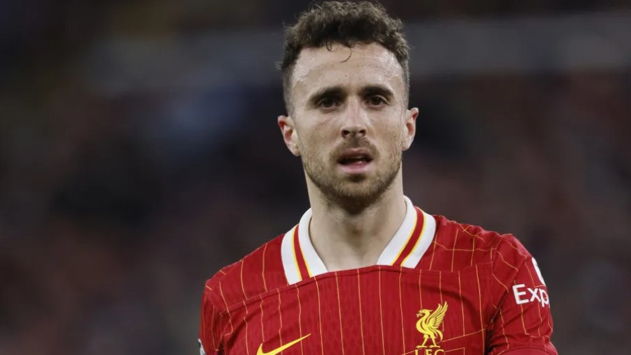 Morre Diogo Jota, craque do Liverpool, em acidente de carro
