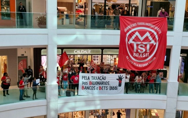 MTST protesta em shopping de luxo no Rio contra privilégios fiscais aos super-ricos MTST protesta em shopping de luxo no Rio contra privilégios fiscais aos super-ricos
