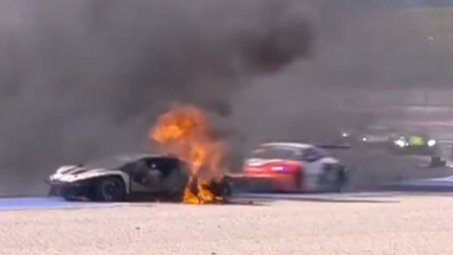 Georgi Donczew sai ileso de Lamborghini em chamas após acidente Georgi Donczew sai ileso de Lamborghini em chamas após acidente