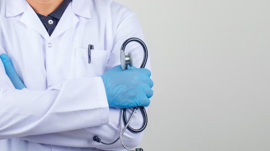 Médico é preso após abusar sexualmente de paciente com câncer Médico é preso após abusar sexualmente de paciente com câncer