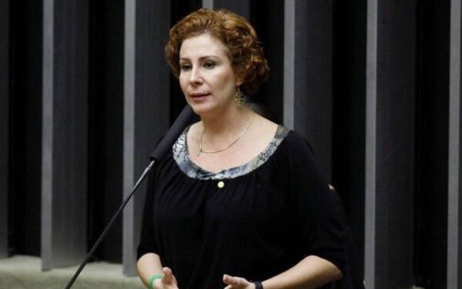A deputada Carla Zambelli foi condenada e fugiu para a Itália A deputada Carla Zambelli foi condenada e fugiu para a Itália