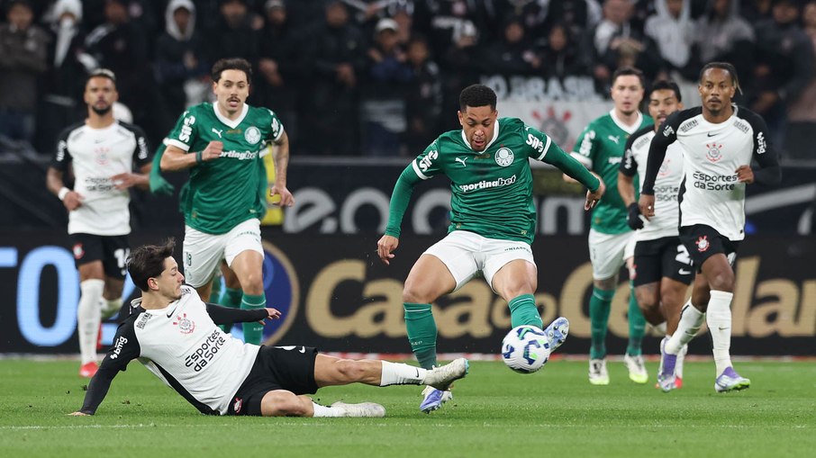 Memphis decide, e Corinthians sai na frente contra o Palmeiras