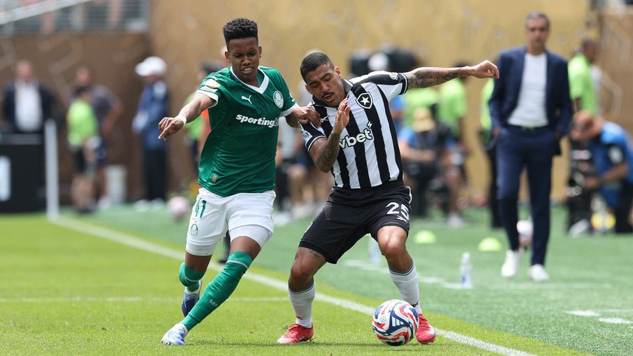 Estêvão até tentou, mas não conseguiu balançar as redes contra o Botafogo Estêvão até tentou, mas não conseguiu balançar as redes contra o Botafogo