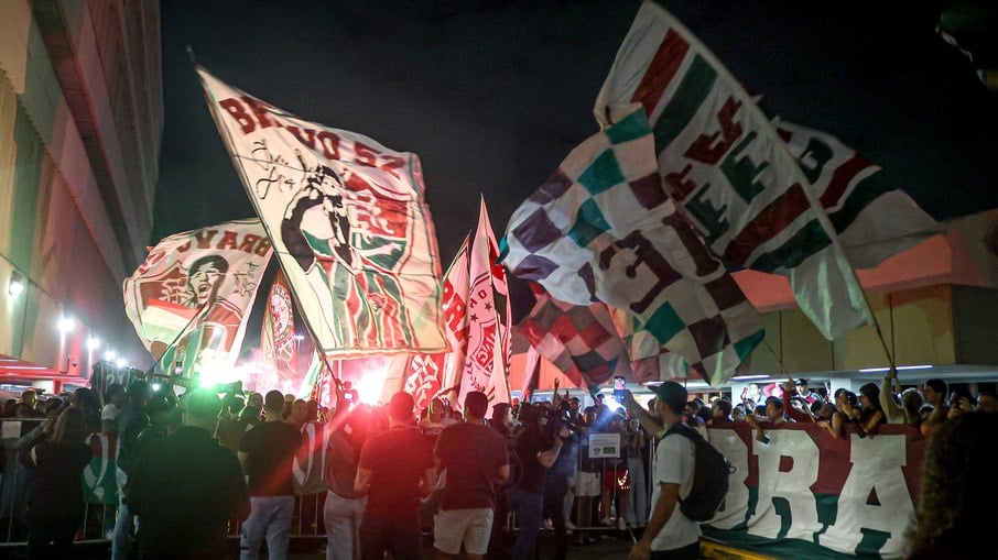 Torcedores do Fluminense receberam os jogadores após o Mundial Torcedores do Fluminense receberam os jogadores após o Mundial
