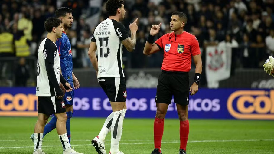 Partida entre Corinthians e Bragantino ficou marcada por polêmica
