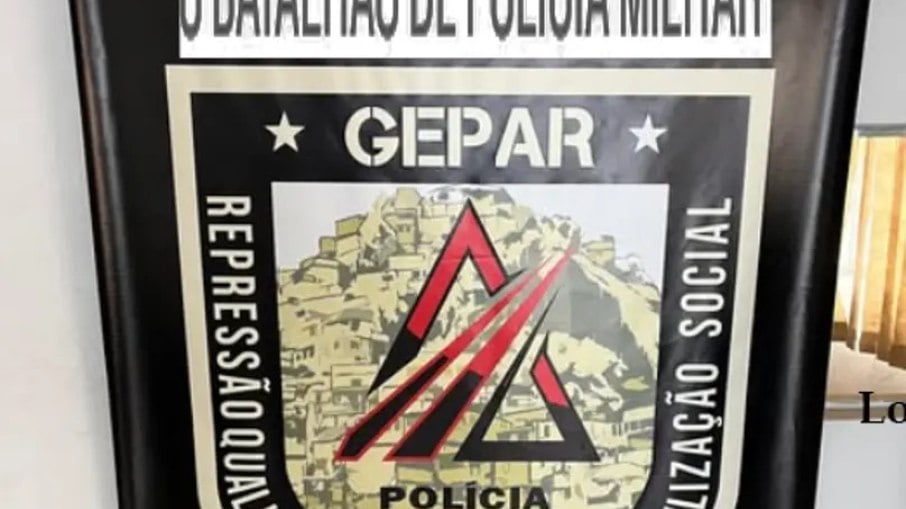 Homem engole objetos ao ser abordado e exames revelam carregadores de celular e fone de ouvido Homem engole objetos ao ser abordado e exames revelam carregadores de celular e fone de ouvido