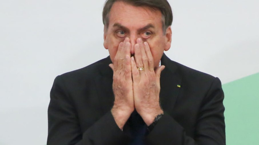 Jair Bolsonaro foi colocado numa espécie de prisão domiciliar Jair Bolsonaro foi colocado numa espécie de prisão domiciliar