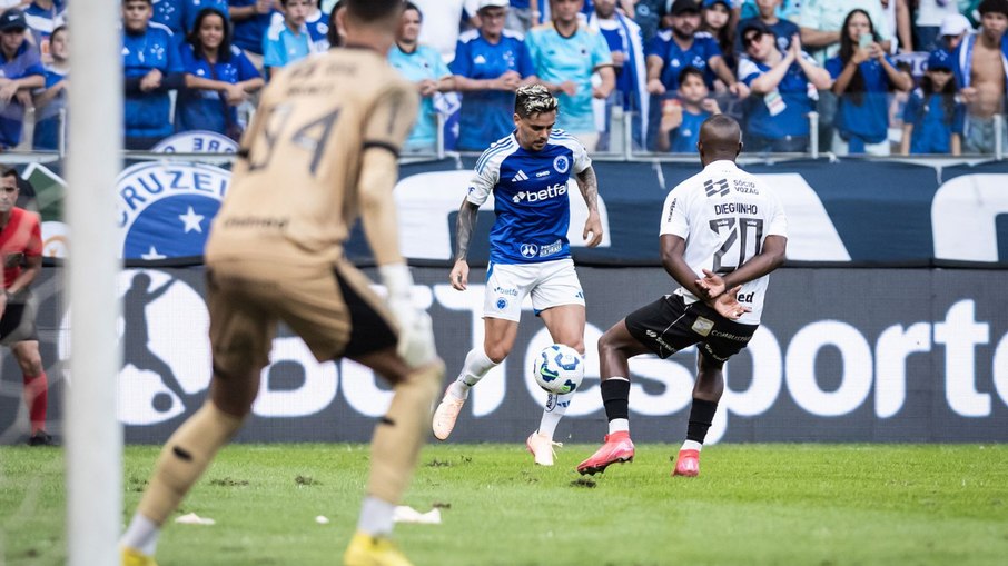 Cruzeiro é surpreendido pelo Ceará e pode perder a liderança Cruzeiro é surpreendido pelo Ceará e pode perder a liderança