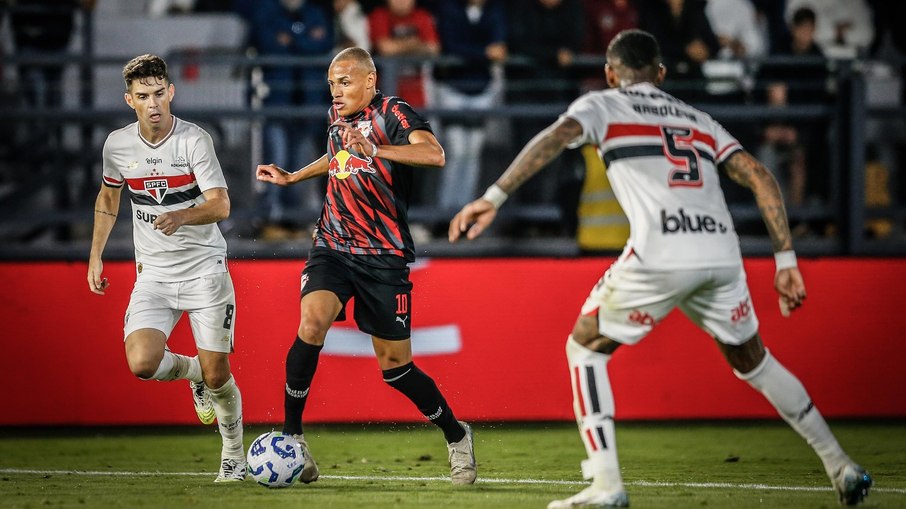 Jhon Jhon brilha contra o São Paulo e repercute nas redes sociais Jhon Jhon brilha contra o São Paulo e repercute nas redes sociais