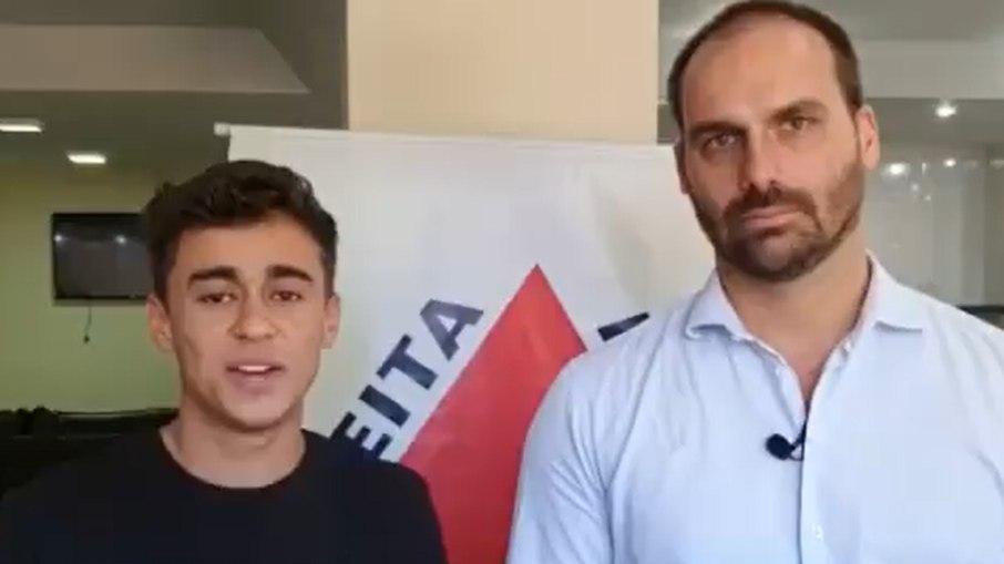 Eduardo Bolsonaro está insatisfeito com o comportamento de Nikolas Ferreira Eduardo Bolsonaro está insatisfeito com o comportamento de Nikolas Ferreira
