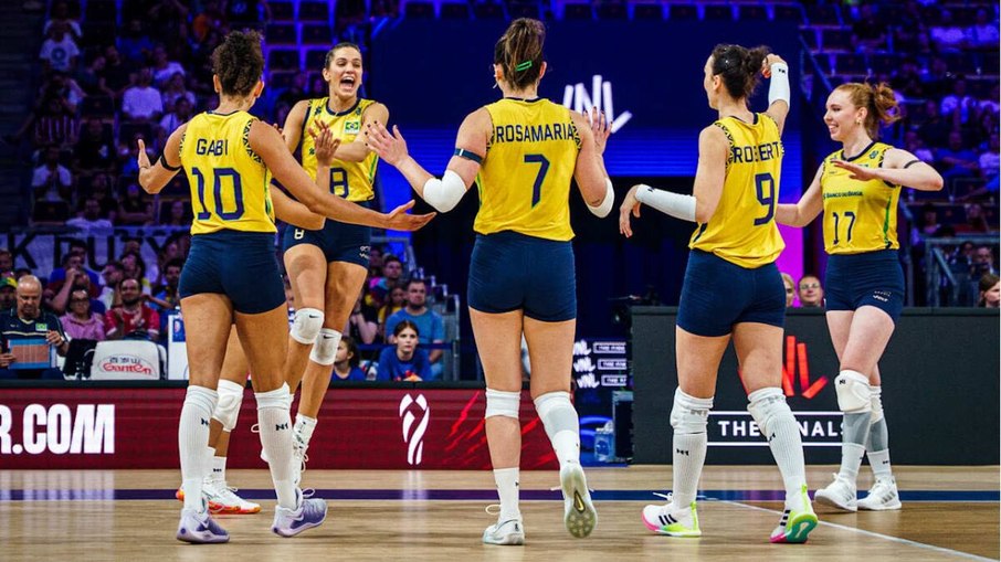 Seleção Feminina de vôlei busca título inédito da VNL contra Itália Seleção Feminina de vôlei busca título inédito da VNL contra Itália