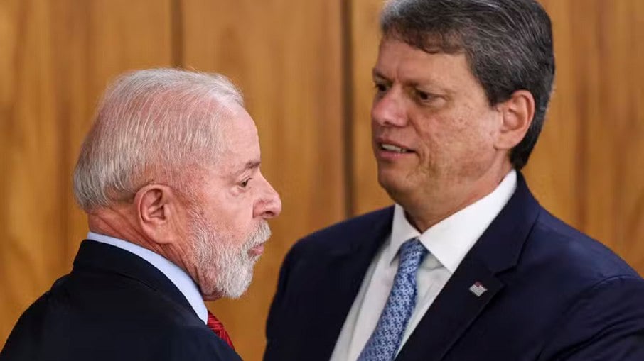 Tarcísio culpa postura de Lula em relação com os EUA por taxação Tarcísio culpa postura de Lula em relação com os EUA por taxação