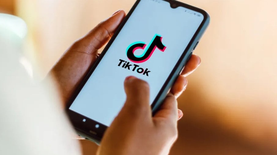 Pai mata filha que se negou a excluir conta no TikTok