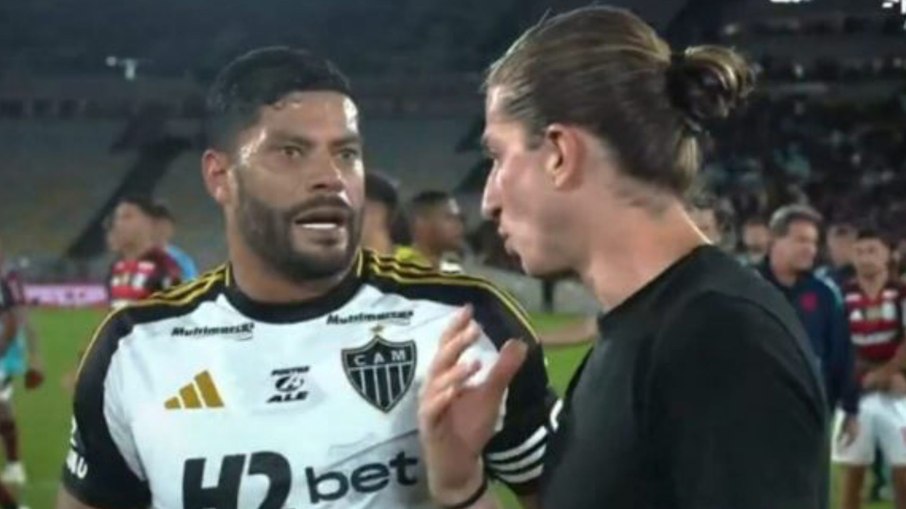 Dublador flagra reclamação de Hulk sobre joia do Flamengo Dublador flagra reclamação de Hulk sobre joia do Flamengo