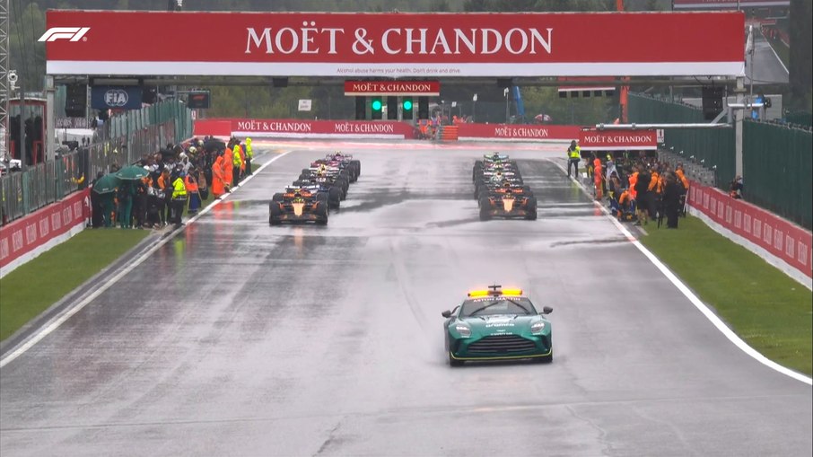 Chuva adia largada do GP da Bélgica Chuva adia largada do GP da Bélgica