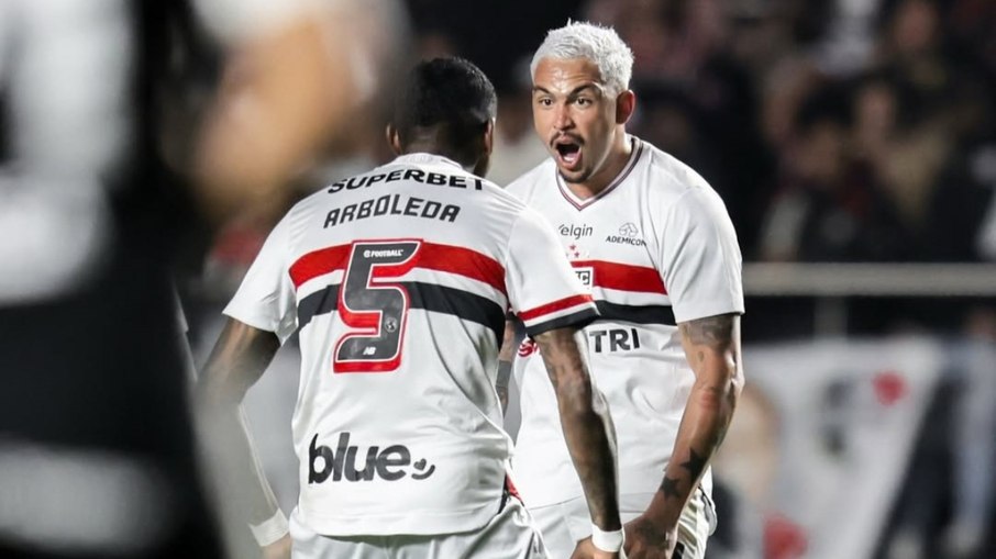 Carrasco! Luciano decide, e São Paulo bate Corinthians Carrasco! Luciano decide, e São Paulo bate Corinthians
