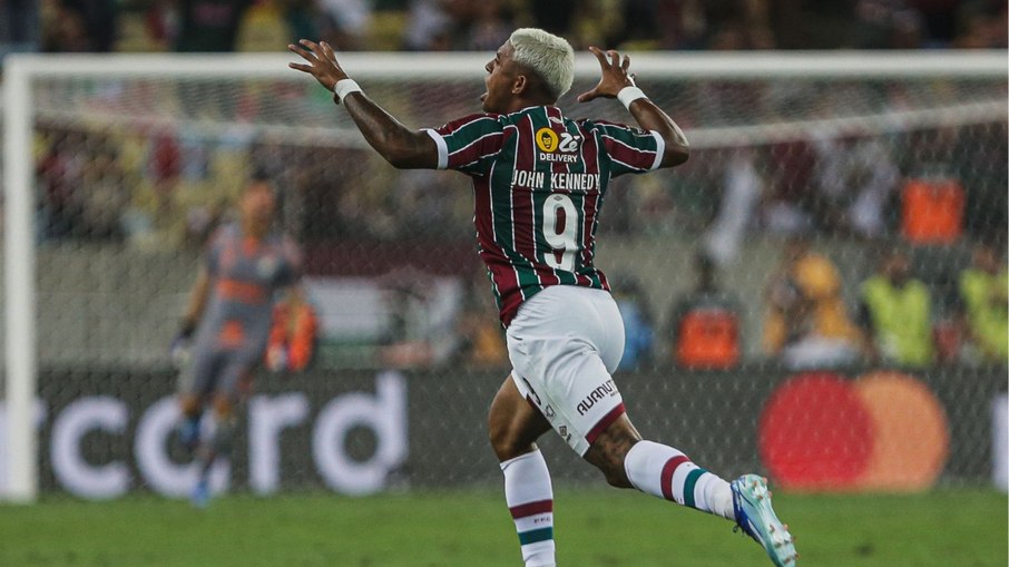 Torcida do Fluminense comemora retorno de John Kennedy Torcida do Fluminense comemora retorno de John Kennedy