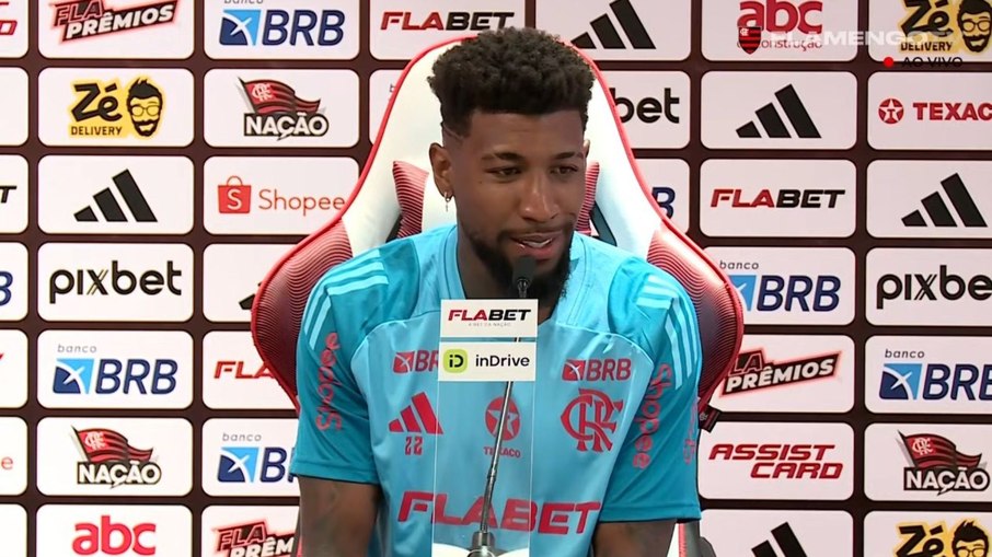 Flamengo: Emerson Royal se declara e mira Seleção em apresentação Flamengo: Emerson Royal se declara e mira Seleção em apresentação
