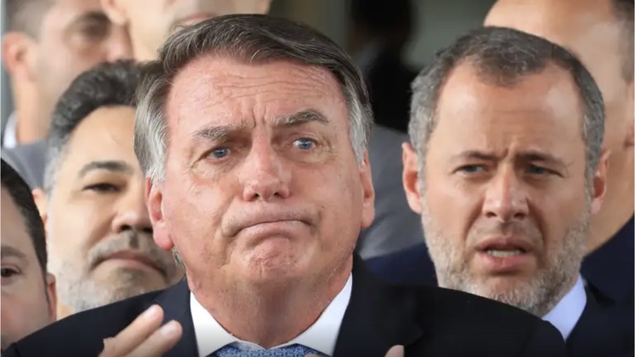 Bolsonaro está usando tornozeleira eletrônica Bolsonaro está usando tornozeleira eletrônica