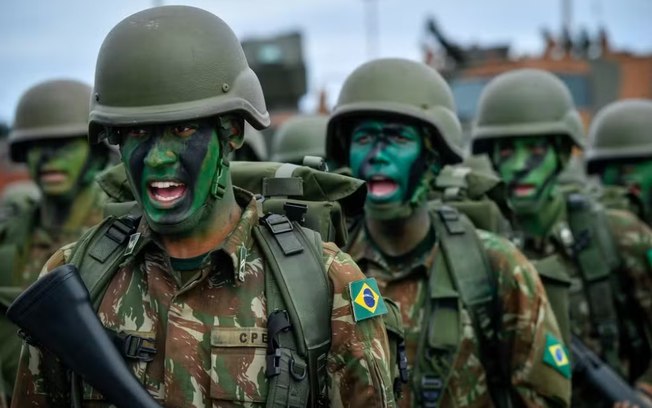 Comissão do Congresso aprova reajuste de 9% para militares das Forças Armadas Comissão do Congresso aprova reajuste de 9% para militares das Forças Armadas