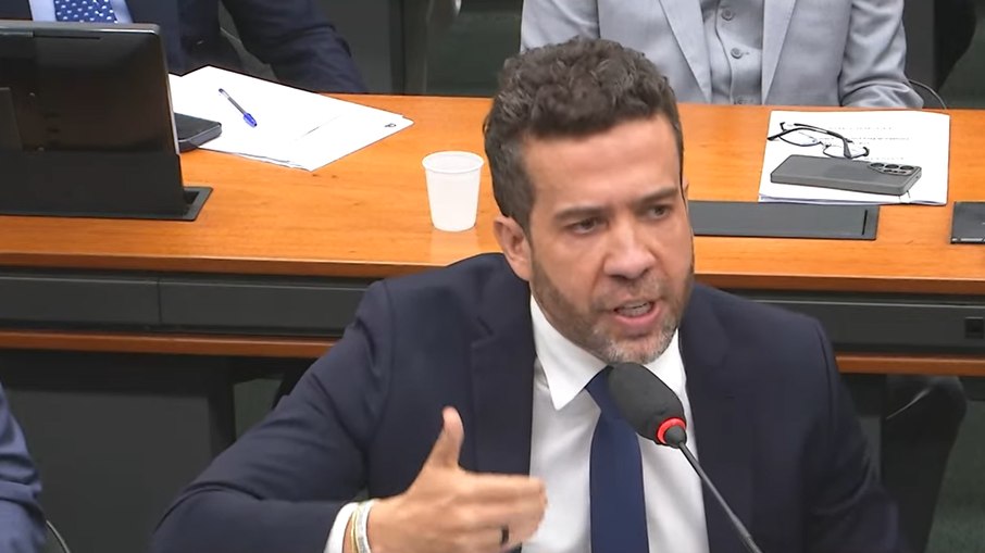 Janones se defendeu no conselho de ética da Câmara Janones se defendeu no conselho de ética da Câmara