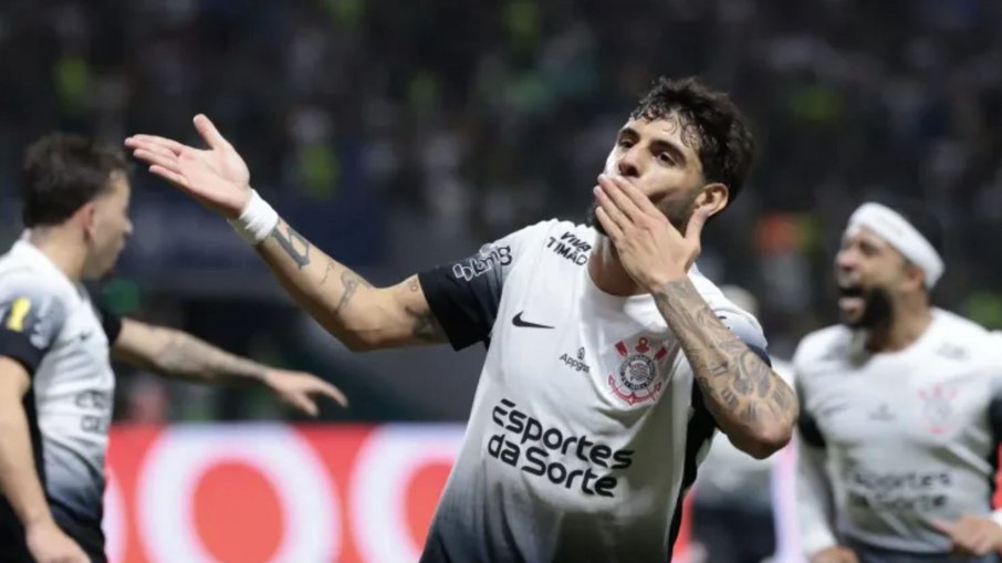 Yuri Alberto manda beijos após marcar o gol na final do Paulistão