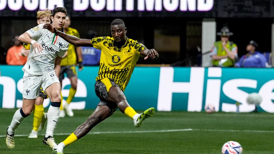 Guirassy dá show, Dortmund vence Monterrey e avança às quartas do Mundial de Clubes