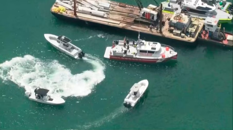 Equipes de resgate na Baía de Biscayne, EUA