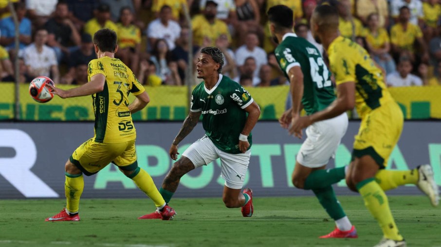 Palmeiras e Mirassol entram em campo para jogo válido da 14ª rodada do Brasileirão