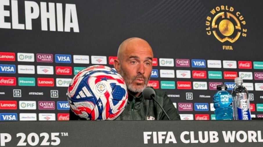 Técnico do Chelsea fala sobre Estevão e sugere estreia de João Pedro Técnico do Chelsea fala sobre Estevão e sugere estreia de João Pedro