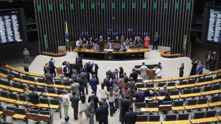As críticas foram motivadas pela decisão do Congresso que derrubou o decreto que aumentou as alíquotas do IOF. 