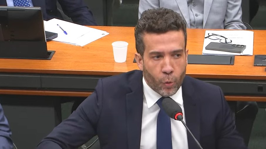 Janones se defendeu no Conselho de Ética Janones se defendeu no Conselho de Ética