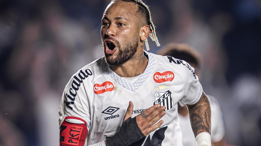 Neymar marcou o gol da vitória do Santos contra o Flamengo Neymar marcou o gol da vitória do Santos contra o Flamengo
