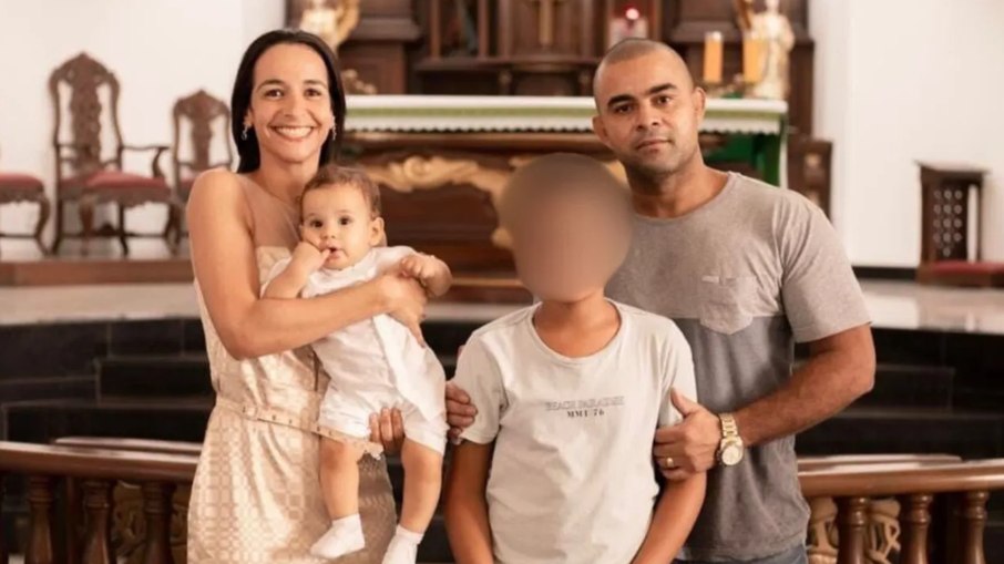 Adolescente mata pais e irmão de 3 anos
