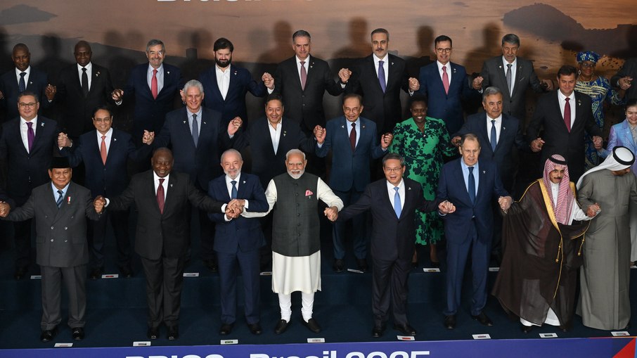 Líderes dos países fizeram uma nova foto em grupo nesta segunda (07) Líderes dos países fizeram uma nova foto em grupo nesta segunda (07)